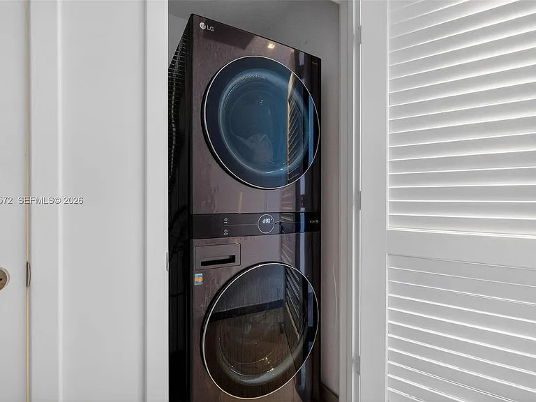 68 SE 6th St #1702 — Photo 32
