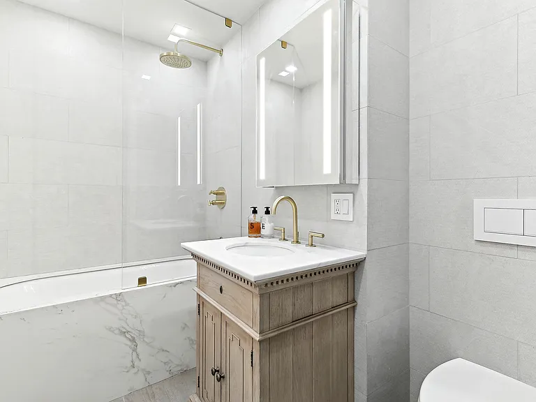 117 E 57th St #22H — Photo 9
