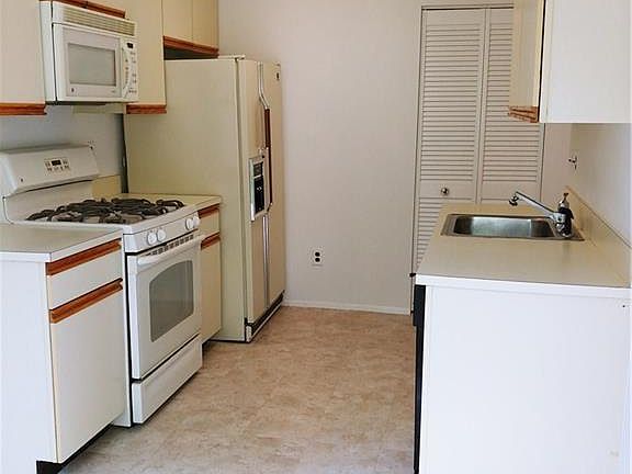 2nd image of 8 Wyndham Ct