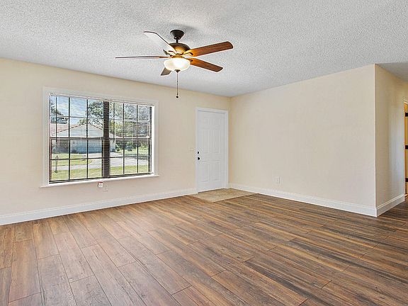 5th image of 2737 SE Howell Avenue