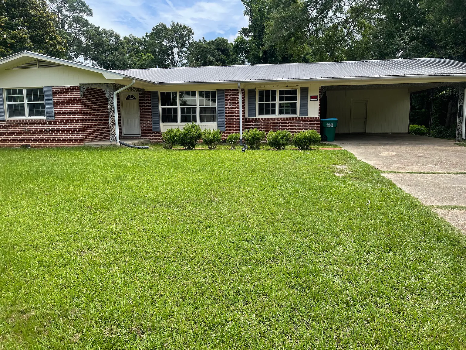 3 bed, 2276 sqft, $1,600 — Photo 1