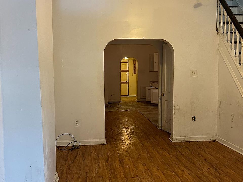 2nd image of 229 N Robinson St