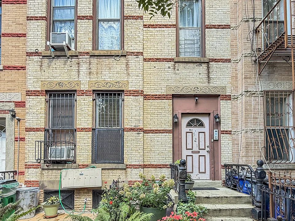 521 Chauncey St #3