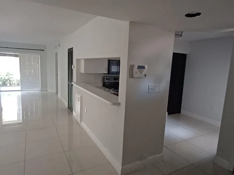 19111 Glenmoor Dr — Photo 2