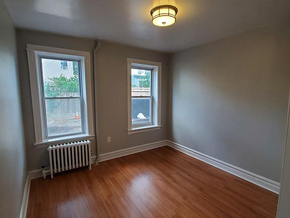 5th image of 456 Baldwin Ave #A
