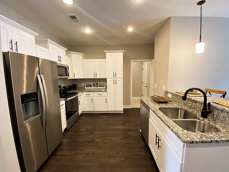 1002 Villa Cir — Photo 3