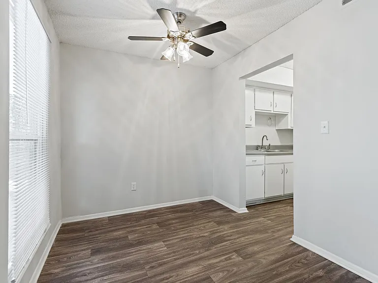 Hickory Ridge Apartments — Photo 22