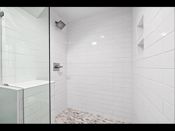 2nd image of 504 Donna Ct