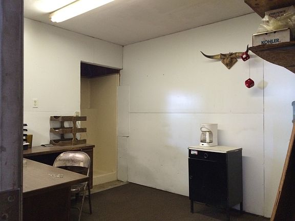 2nd image of 2206 E 9th St