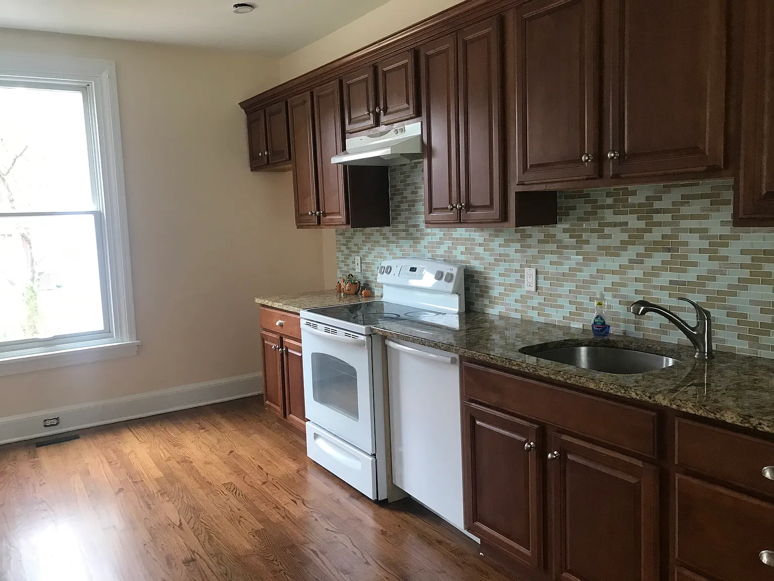 2 bed, 1716 sqft, $1,900 — Photo 2