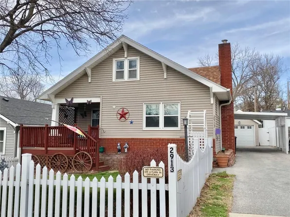 2913 Gene Field Rd, Saint Joseph, MO 64506