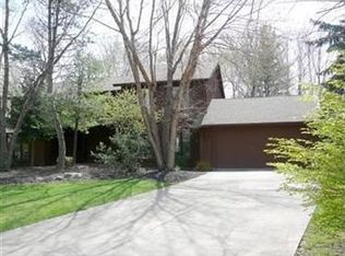 26500 Bernwood Rd, Beachwood, OH