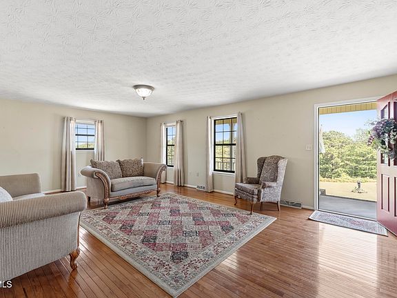 5th image of 275 W Hills Dr