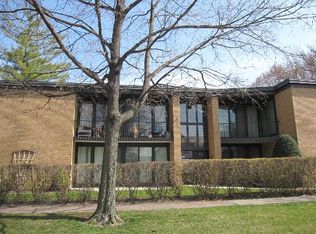 45 Kimbark Rd APT 2N, Riverside, IL 60546