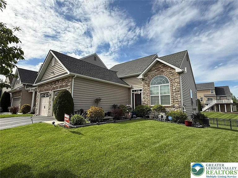 835 Holly Blue Way — Photo 4