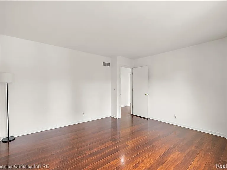 2635 Dorchester Rd — Photo 29