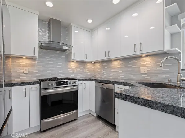 301 18th St #A, Huntington Beach, CA 92648