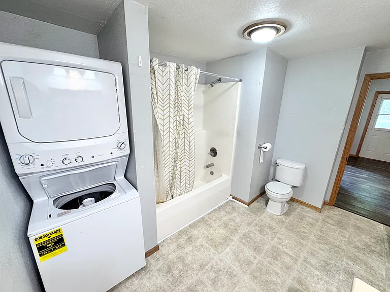 406 E Main St — Photo 9