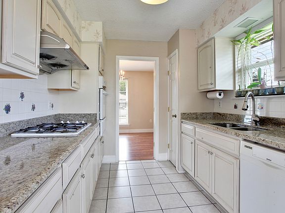 3rd image of 2713 Taft Park