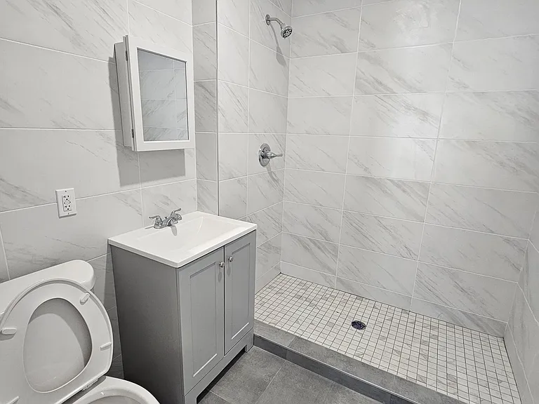 1102 Banner Ave #5 — Photo 3