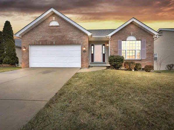 2262 Amberleigh Dr, Maryville, IL 62062