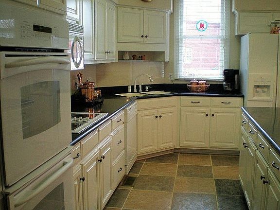 Eat-in Kitchen