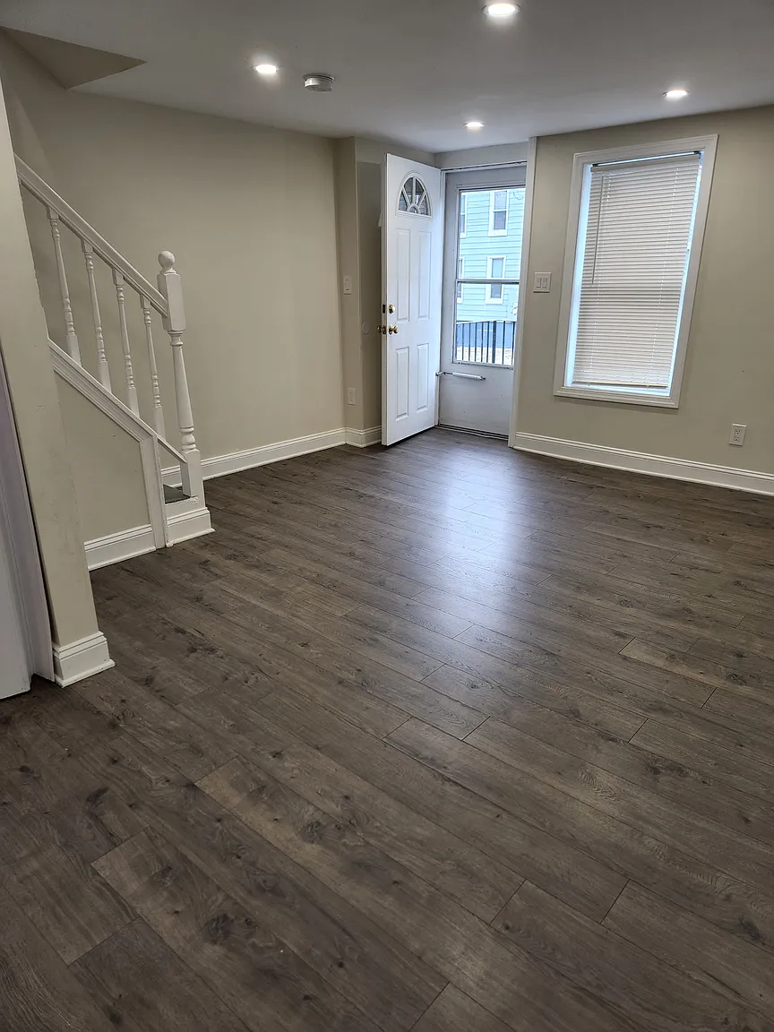 406 Prince St photo 1