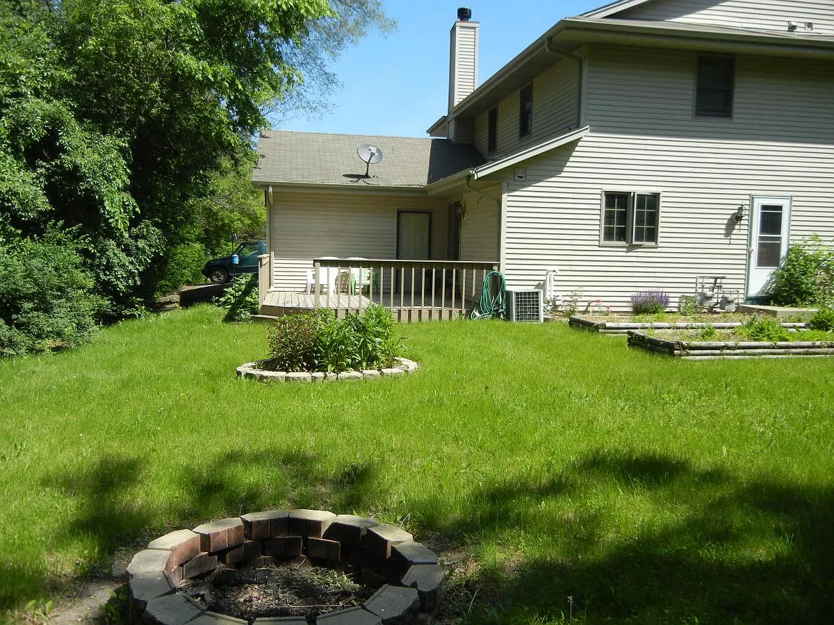 3 bed, 1.5 bath, 1500 sqft, $2,600 — Photo 2