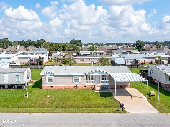 4th image of 204 Breezy Ln