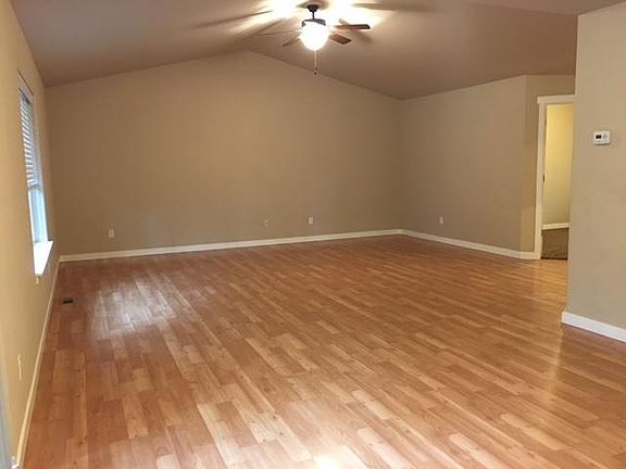 3rd image of 9233 Fairhill Dr NE
