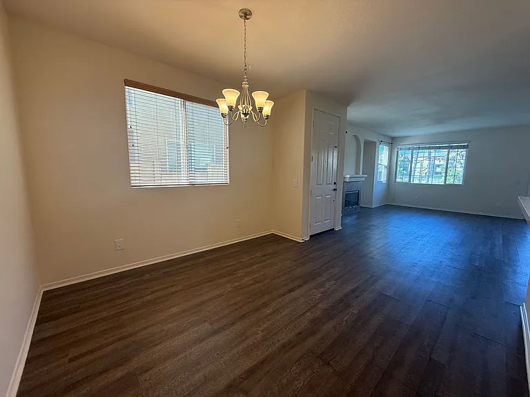 1357 Burgundy Dr — Photo 8