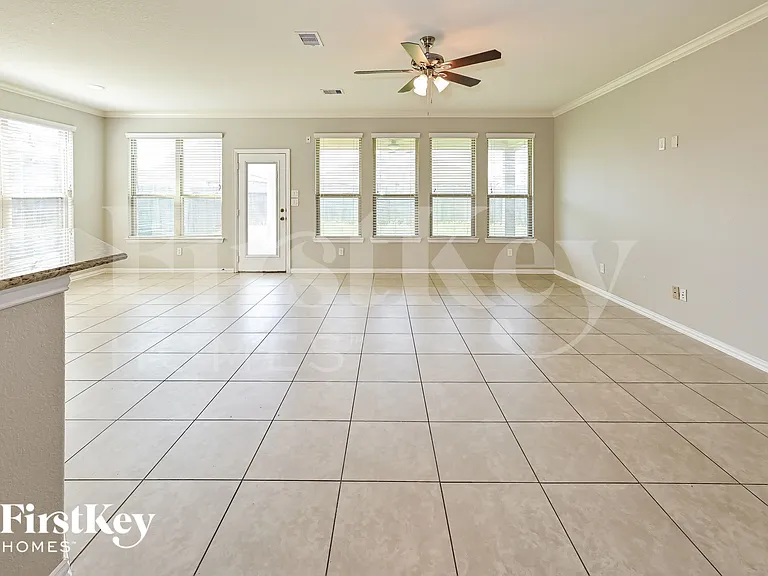 4306 Apple Ln — Photo 2