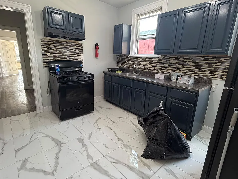 229 Garfield Ave #2E
