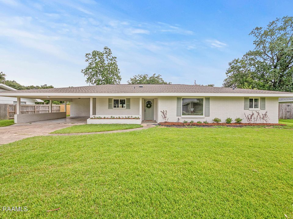 1st image of 406 Claymore Dr