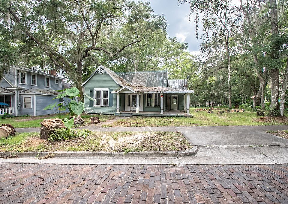 1st image of 400 S Brooksville Ave