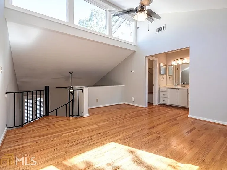 836 Saint Charles Ave NE #B — Photo 16