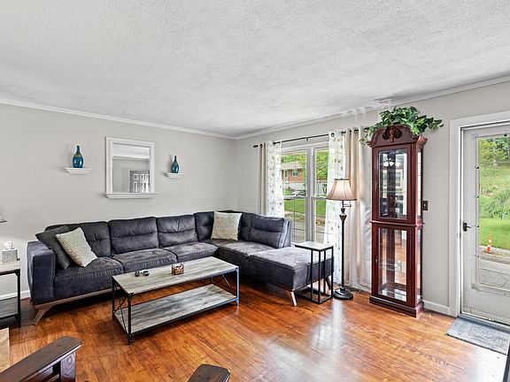 3rd image of 164 Valley View Dr
