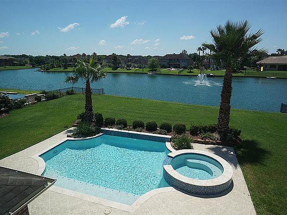 3rd image of 1915 Parklake Village Dr