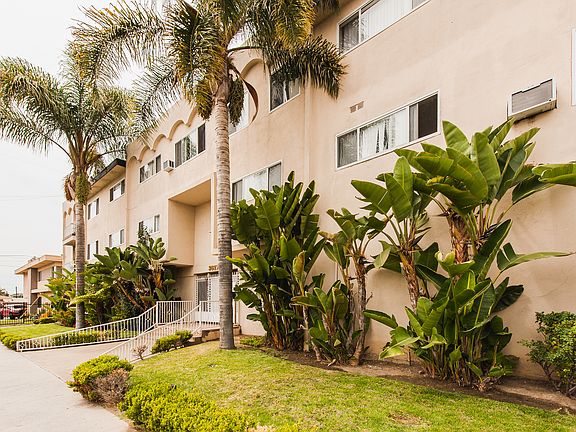 2nd image of 3627 W 104th St APT 33