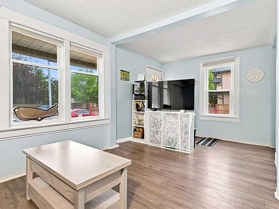 5th image of 235 N 20th Ave NE