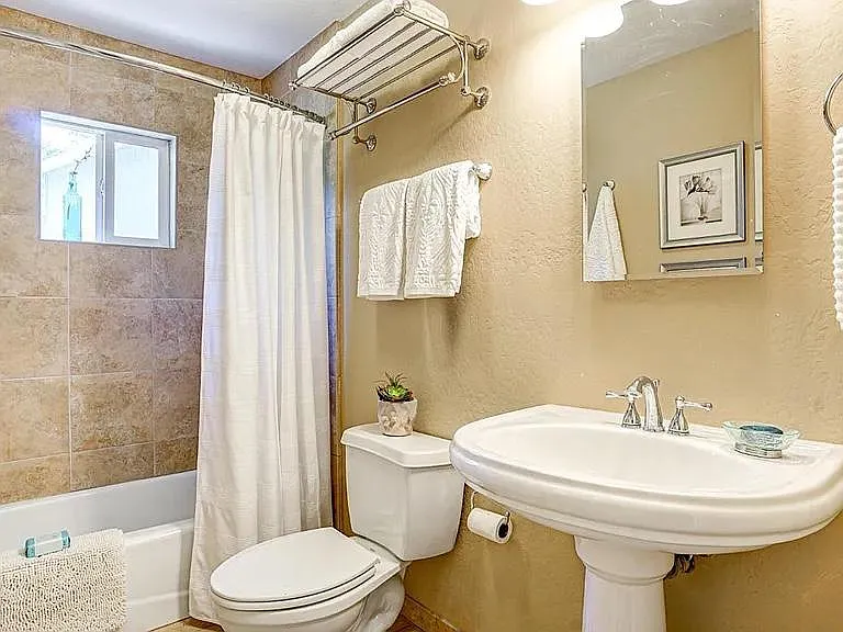 17323 Hillside Ave — Photo 24