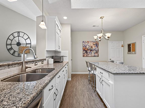 3rd image of 4027 Harwood Dr