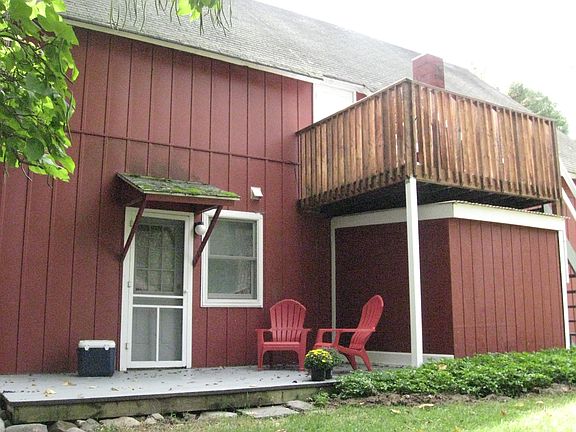 backview of rental w/ decks