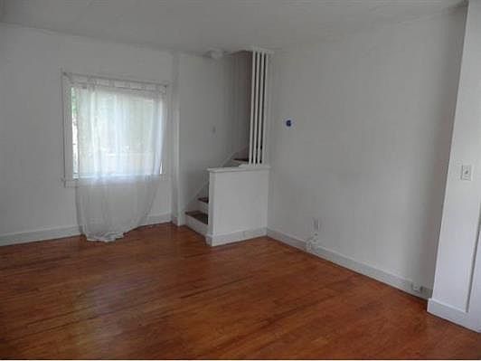 3rd image of 42 Courtland St