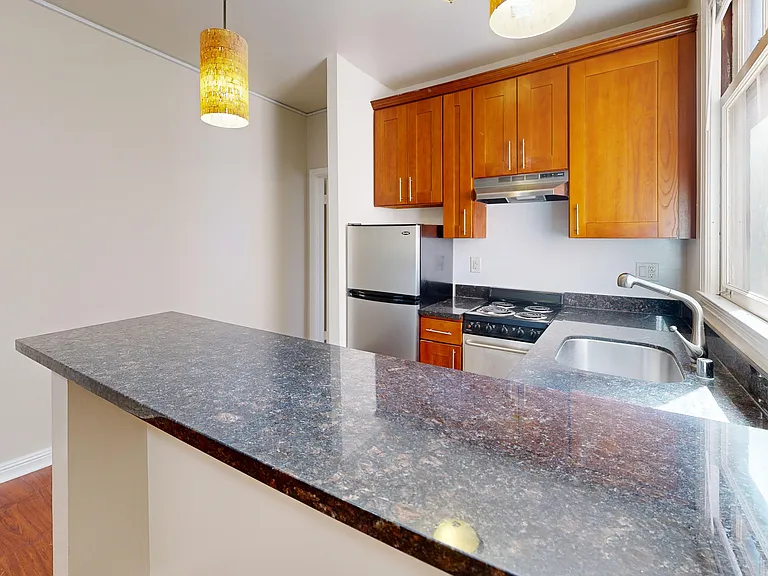 950 Franklin Street — Photo 4