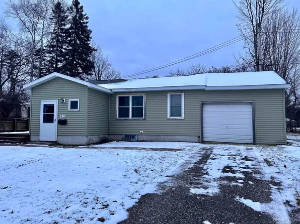421 S Park St, Kingsford, MI 49802