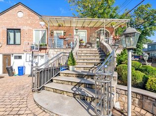 6823 60th Rd, Maspeth, NY 11378