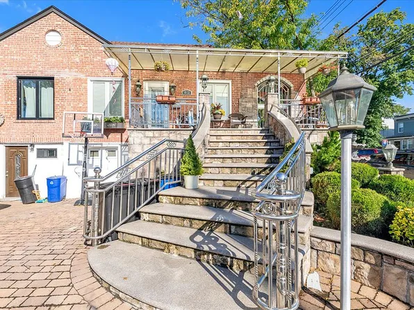 6823 60th Rd, Maspeth, NY 11378