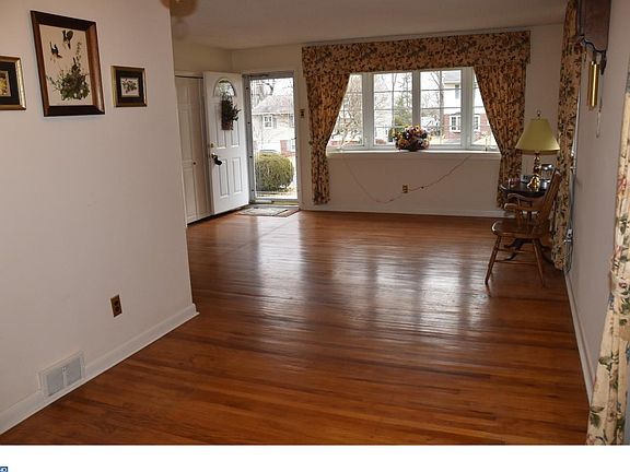4th image of 34 Woodhill Rd