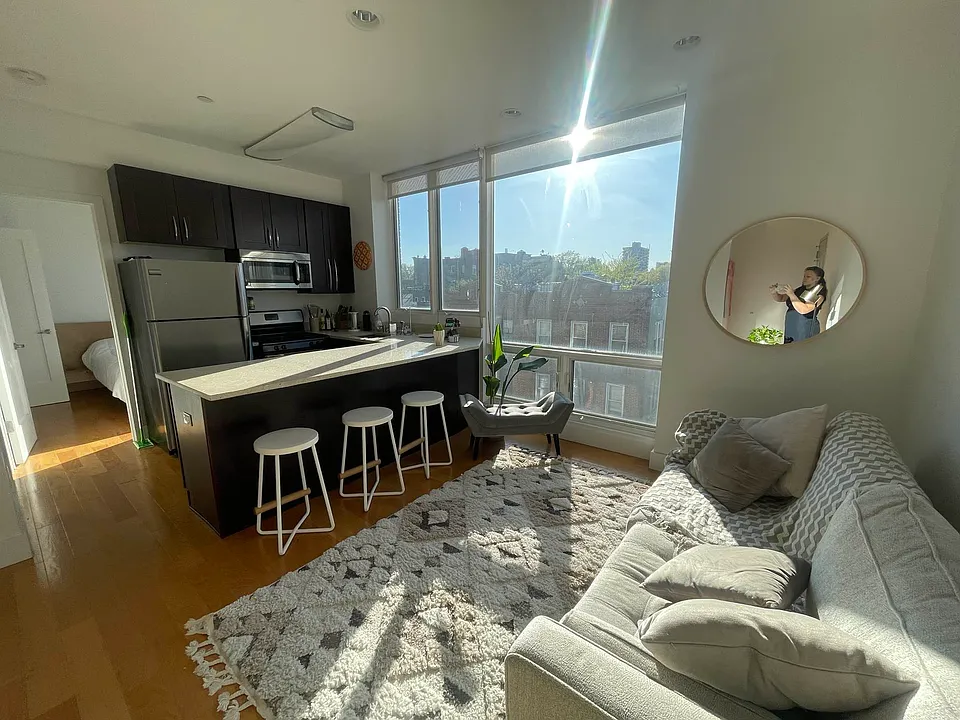 2527 18th St #3D